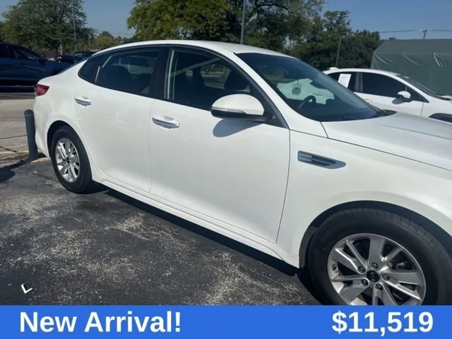 2017 Kia Optima LX photo 1