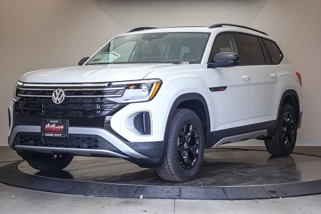 2025 Volkswagen Atlas Peak Edition SE photo 1