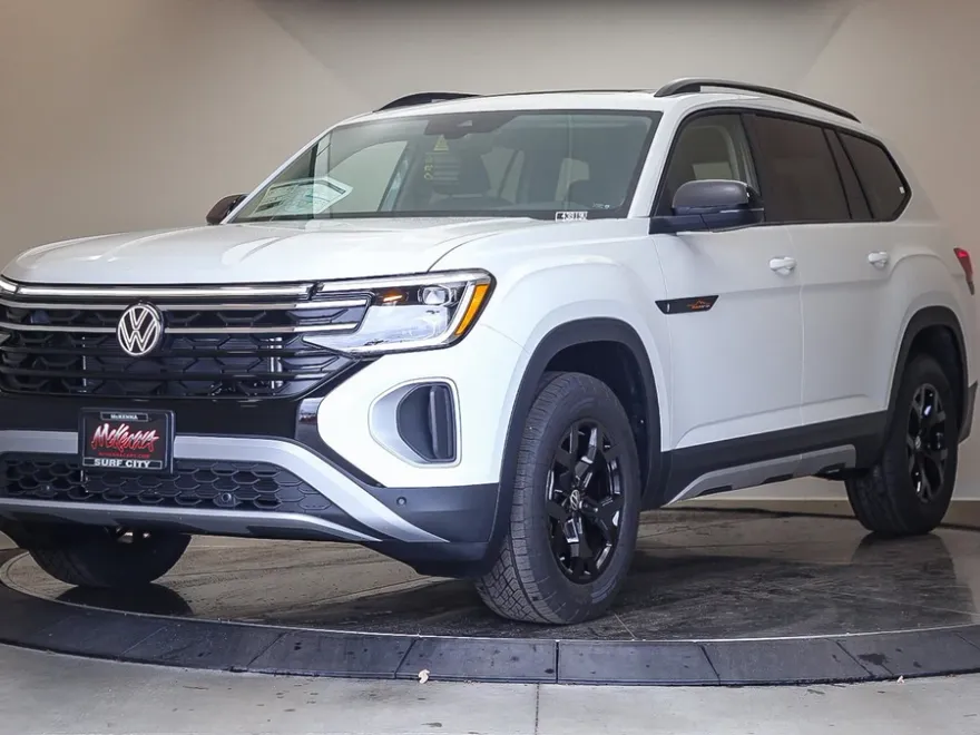 2025 Volkswagen Atlas Peak Edition SE photo 1