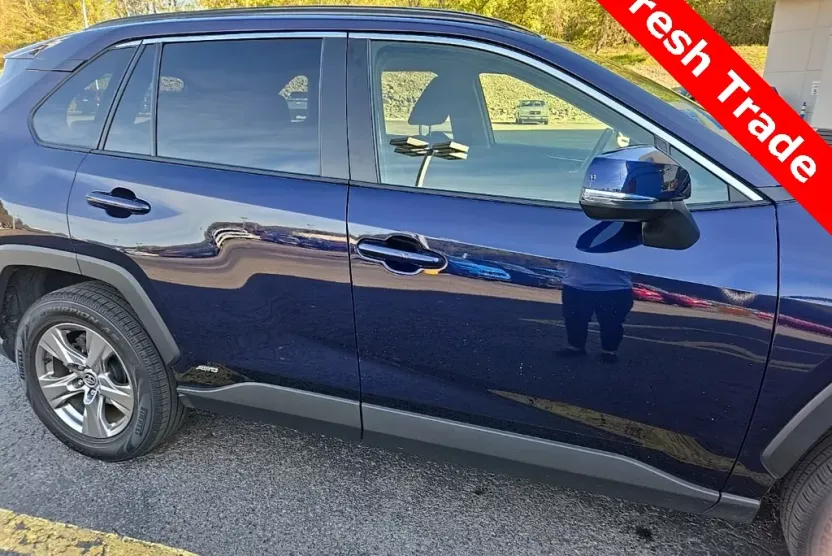2023 Toyota RAV4 Hybrid XLE photo 1