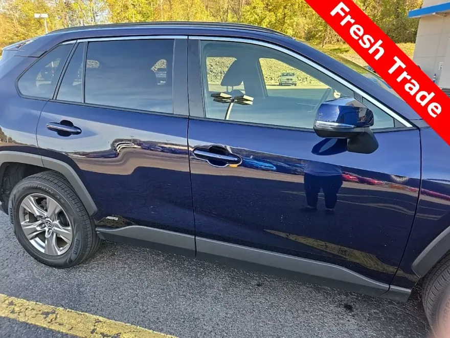 2023 Toyota RAV4 Hybrid XLE photo 1