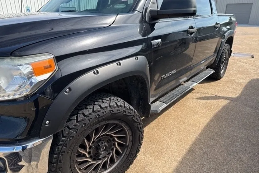 2017 Toyota Tundra SR5 photo 1