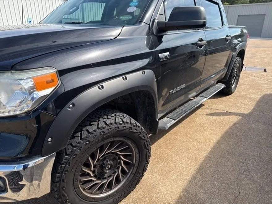 2017 Toyota Tundra SR5 photo 1