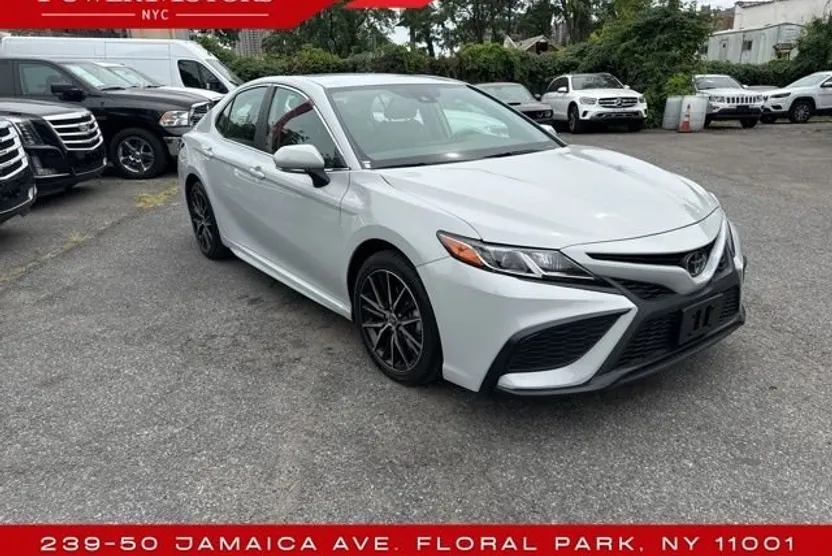 2024 Toyota Camry SE photo 1