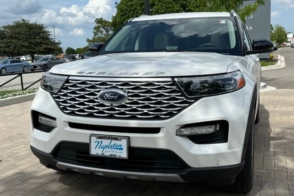 2020 Ford Explorer Platinum photo 1