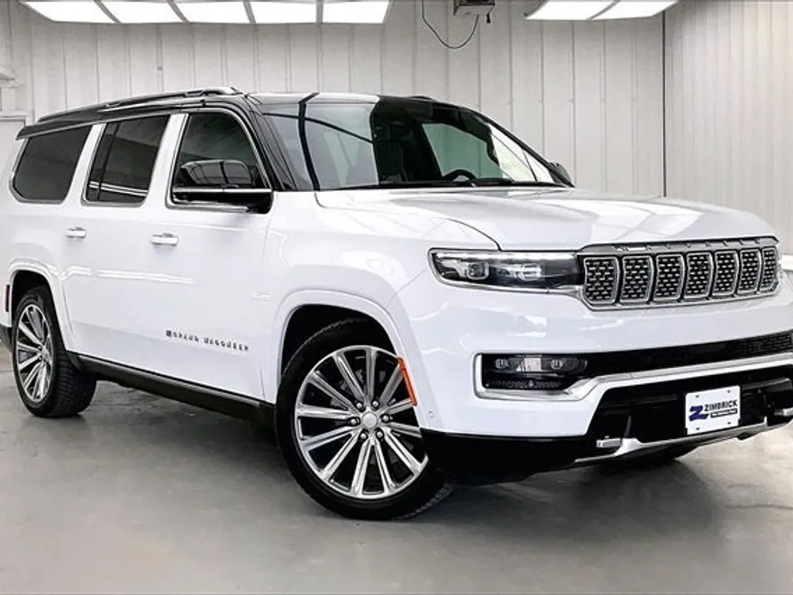 2023 Jeep Grand Wagoneer L II photo 1
