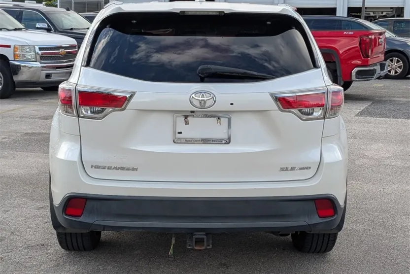 2016 Toyota Highlander Base Hybrid photo 1