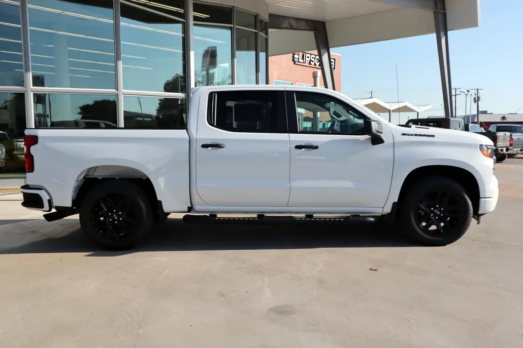 2025 Chevrolet Silverado 1500 Custom photo 1