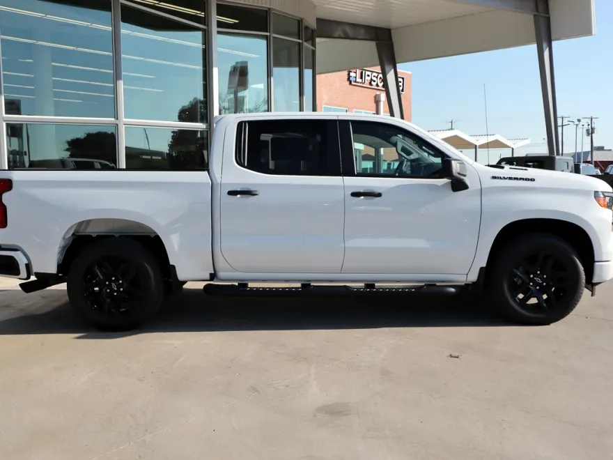 2025 Chevrolet Silverado 1500 Custom photo 1