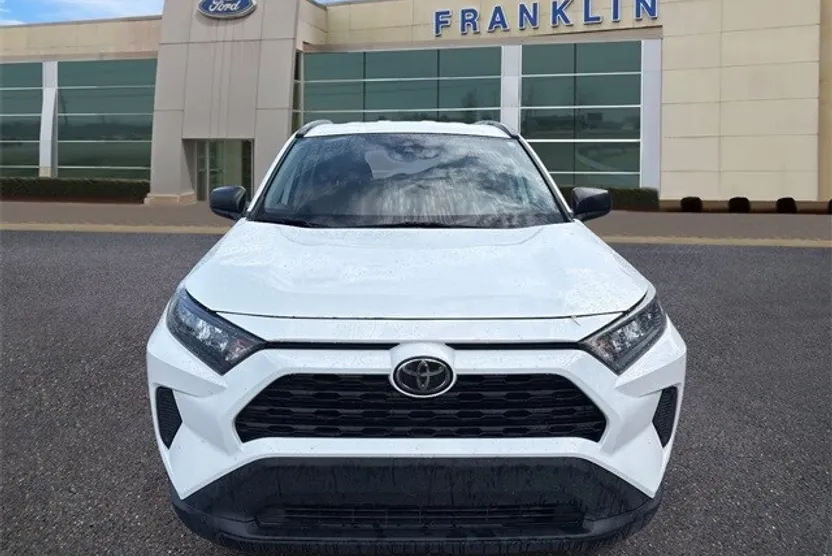 2021 Toyota RAV4 LE photo 1