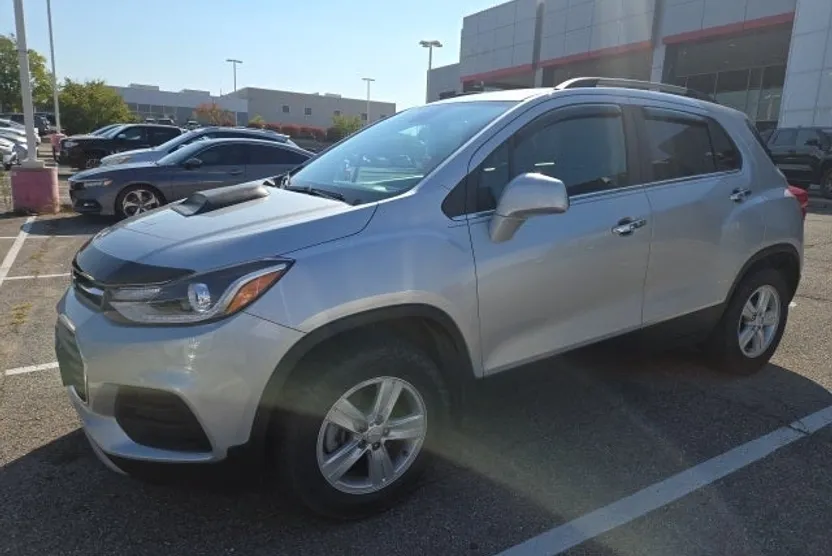 2020 Chevrolet Trax LT photo 1