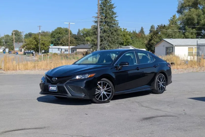 2023 Toyota Camry SE photo 1