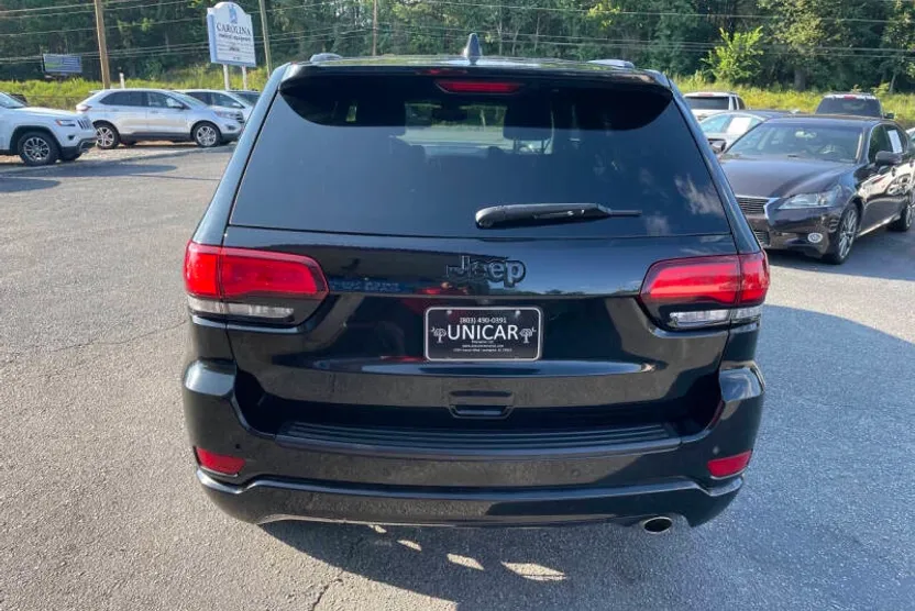2019 Jeep Grand Cherokee Laredo photo 1