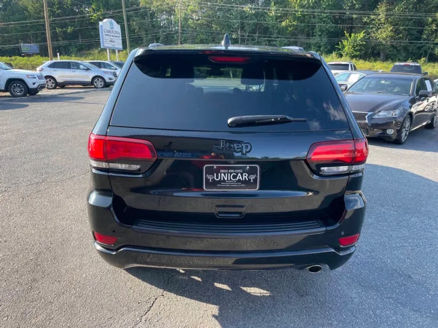 2019 Jeep Grand Cherokee Laredo photo 1