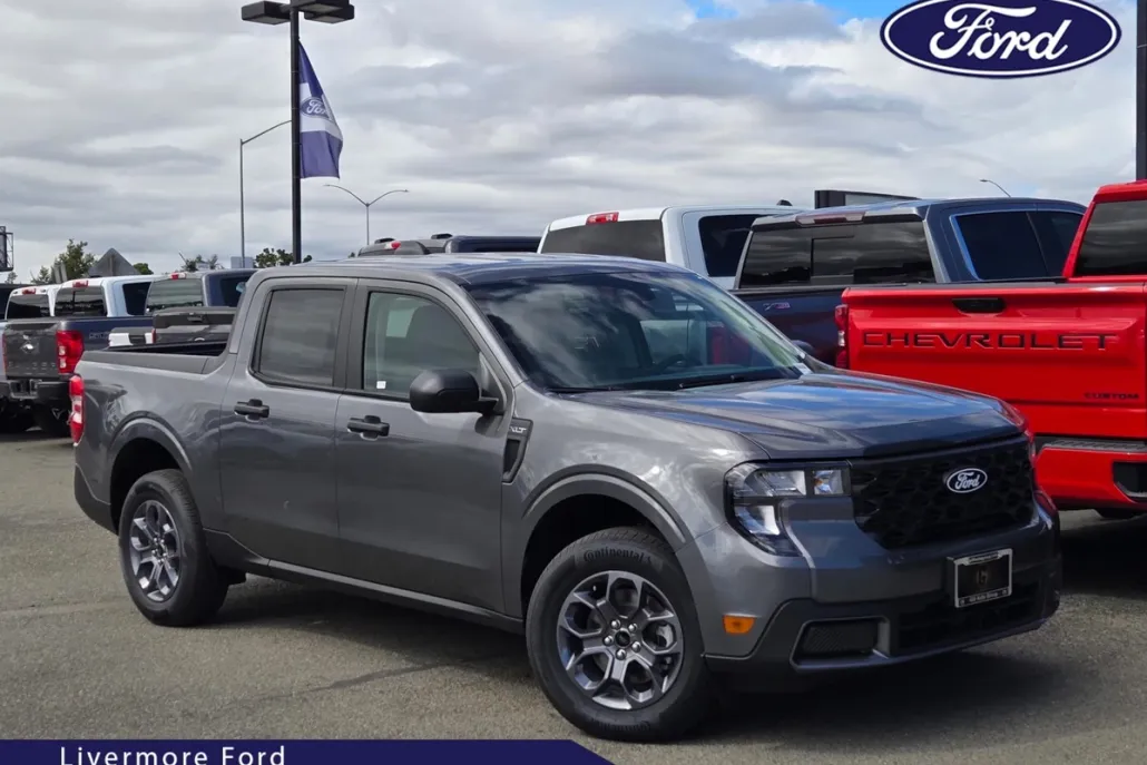 2025 Ford Maverick XLT photo 1