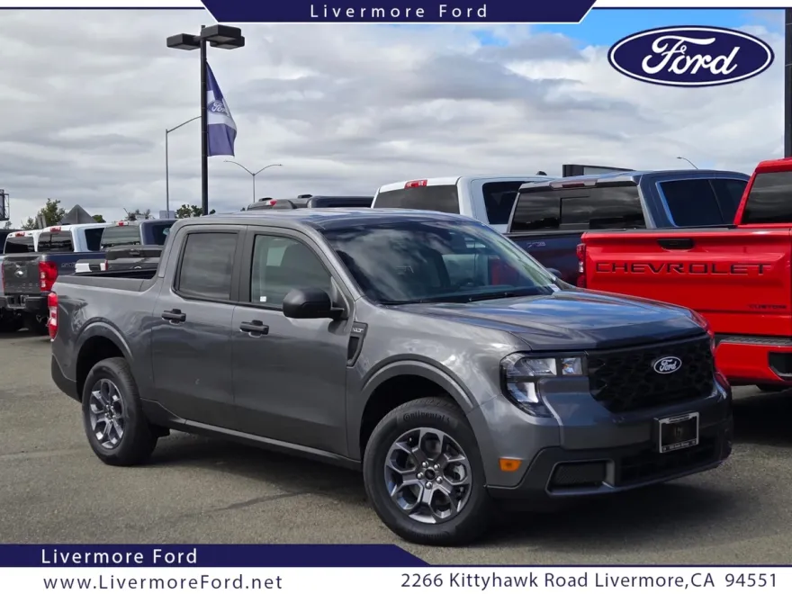 2025 Ford Maverick XLT photo 1