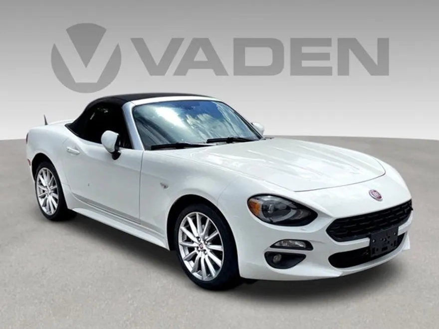 2017 Fiat 124 Spider Lusso photo 1
