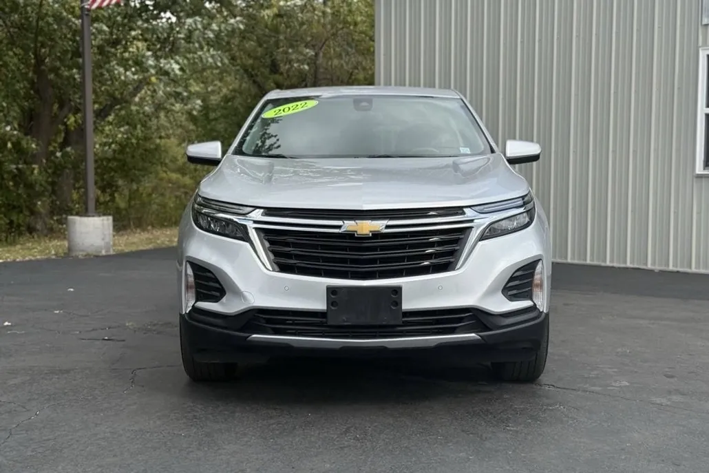 2022 Chevrolet Equinox LT photo 1