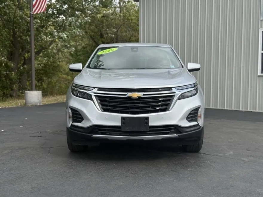 2022 Chevrolet Equinox LT photo 1