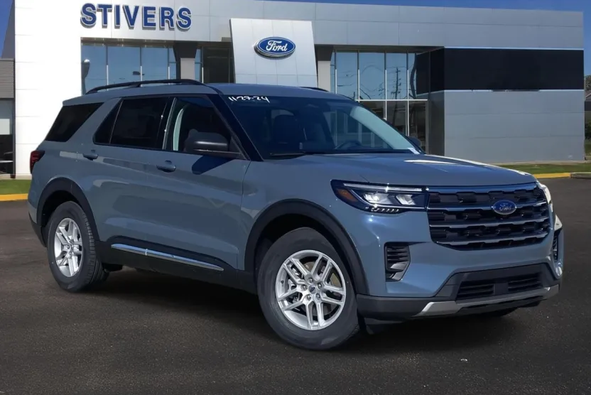 2025 Ford Explorer photo 1