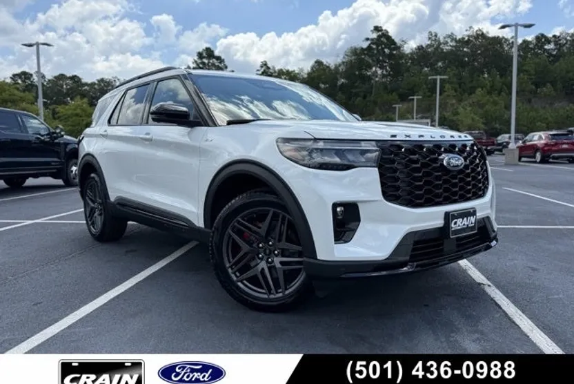 2025 Ford Explorer ST-Line photo 1