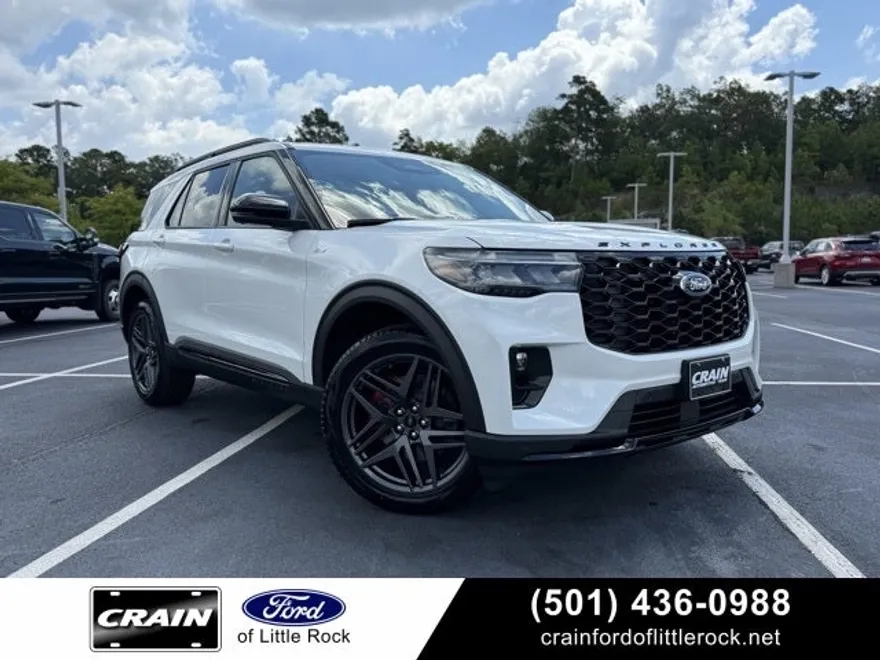 2025 Ford Explorer ST-Line photo 1