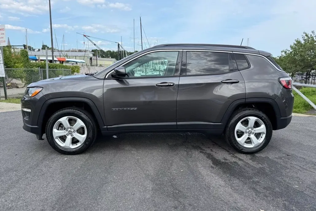 2019 Jeep Compass Latitude photo 1