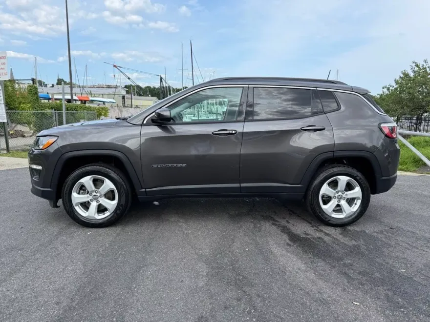 2019 Jeep Compass Latitude photo 1