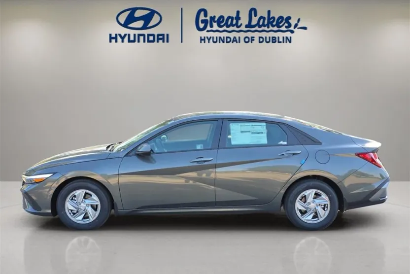 2025 Hyundai Elantra SE photo 1