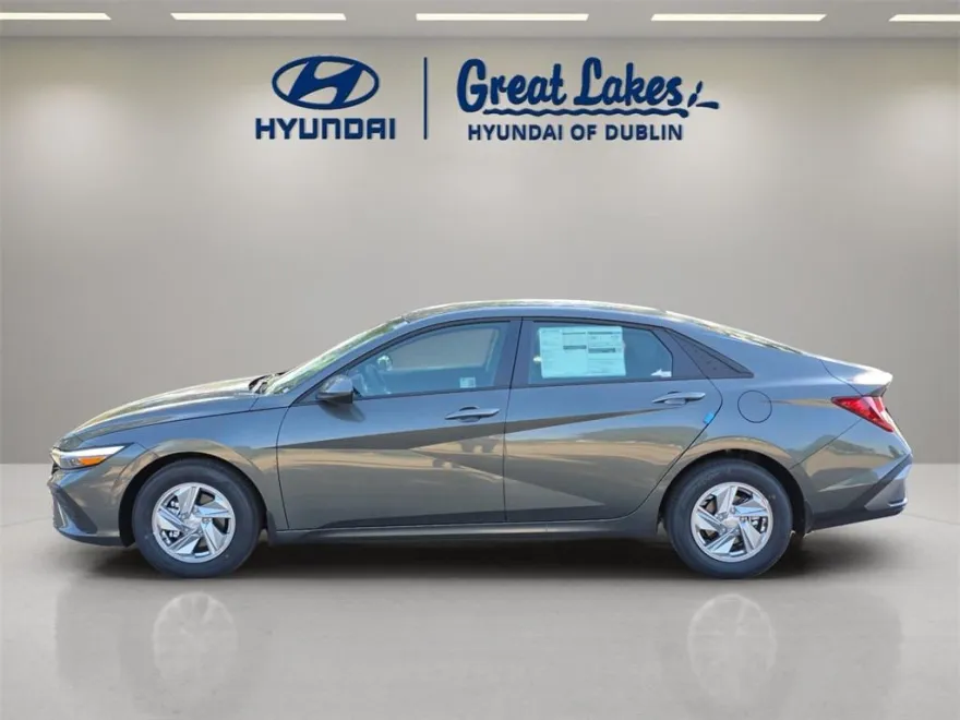 2025 Hyundai Elantra SE photo 1