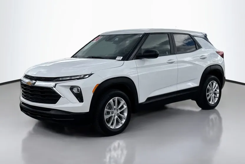 2024 Chevrolet Trailblazer LS photo 1