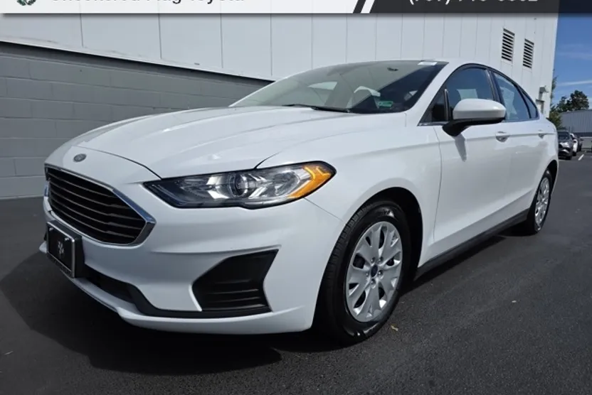 2020 Ford Fusion S photo 1