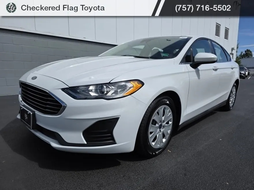 2020 Ford Fusion S photo 1