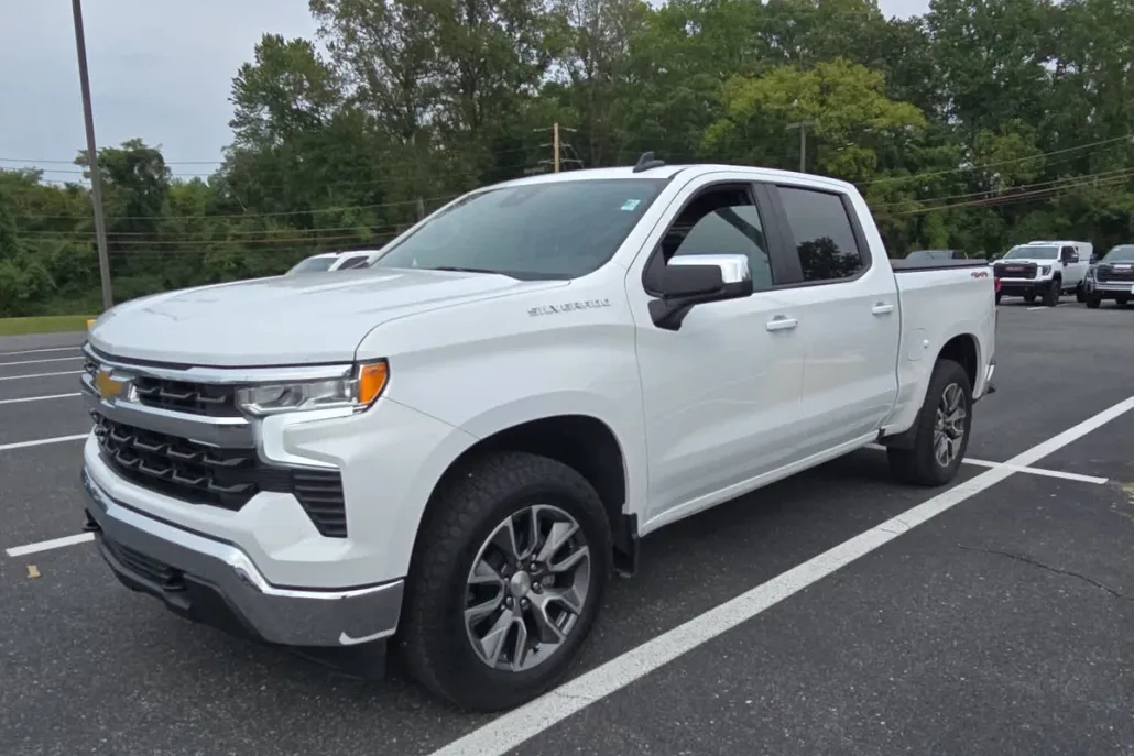 2024 Chevrolet Silverado 1500 LT photo 1