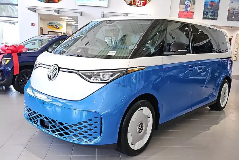 2025 Volkswagen ID. Buzz photo 1