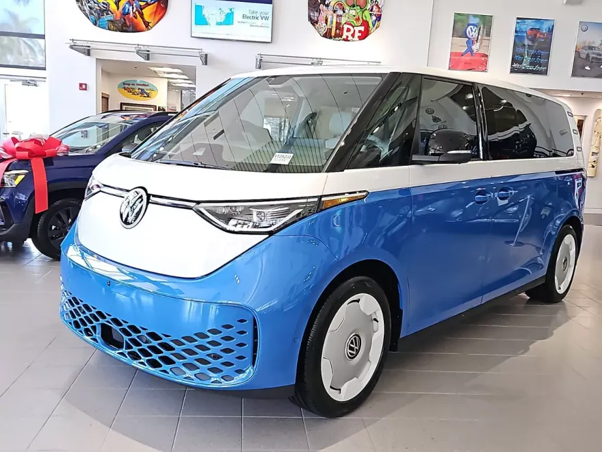 2025 Volkswagen ID. Buzz photo 1