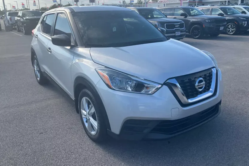 2020 Nissan Kicks S photo 1