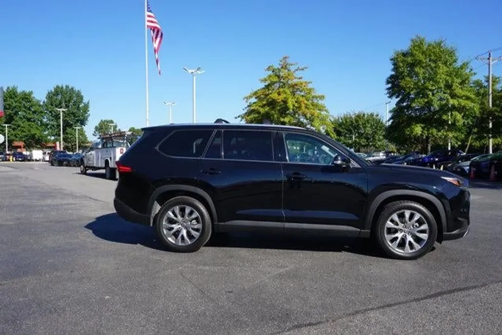2024 Toyota Grand Highlander Limited photo 1