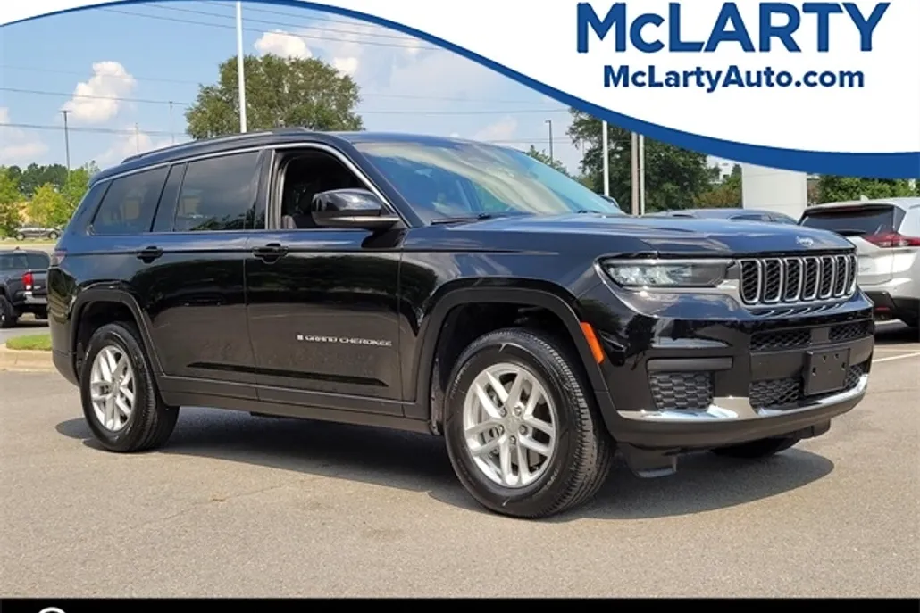 2023 Jeep Grand Cherokee Laredo photo 1