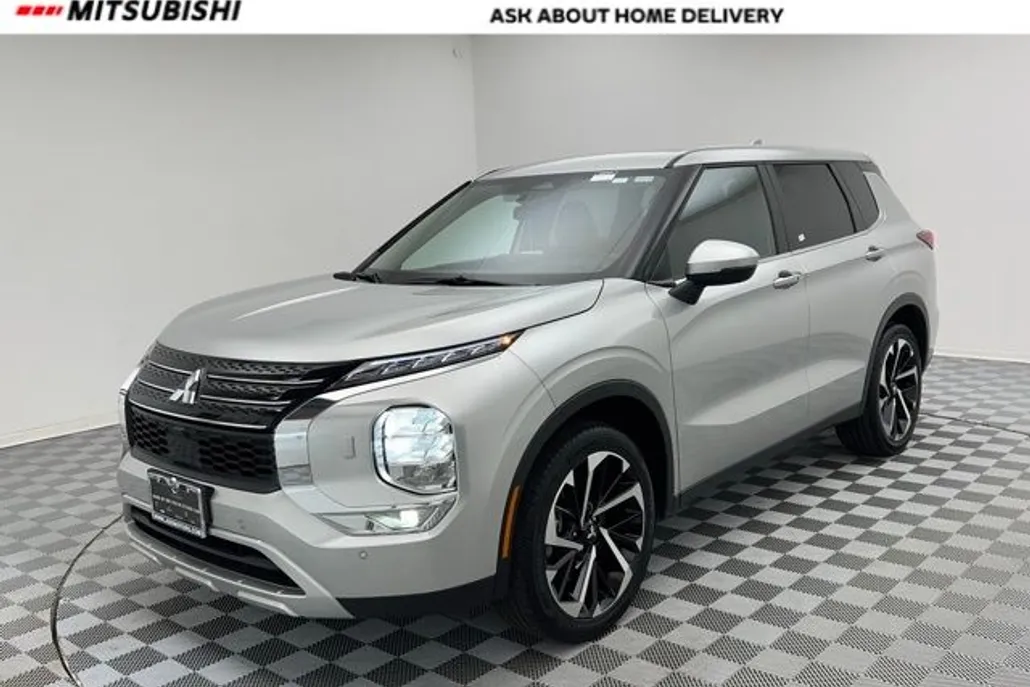 2024 Mitsubishi Outlander SE photo 1