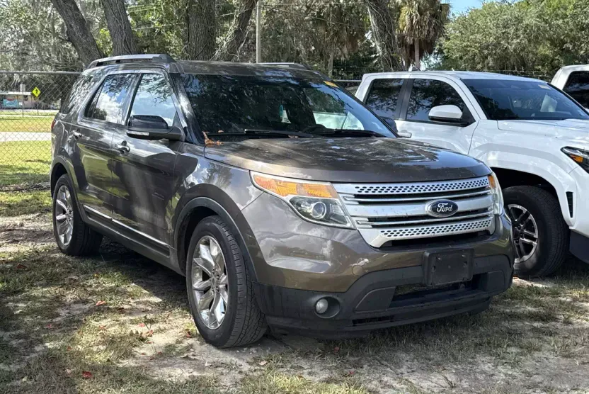 2015 Ford Explorer XLT photo 1