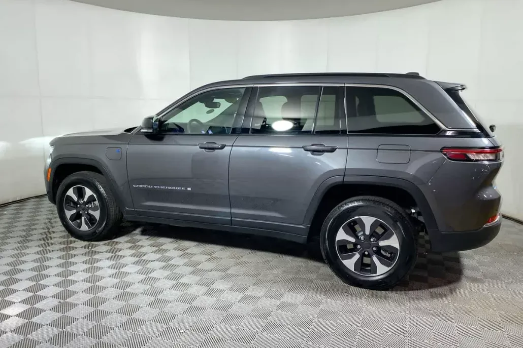 2024 Jeep Cherokee Limited 4xe photo 1