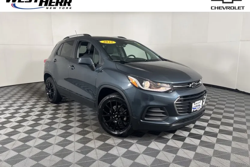 2022 Chevrolet Trax LT photo 1