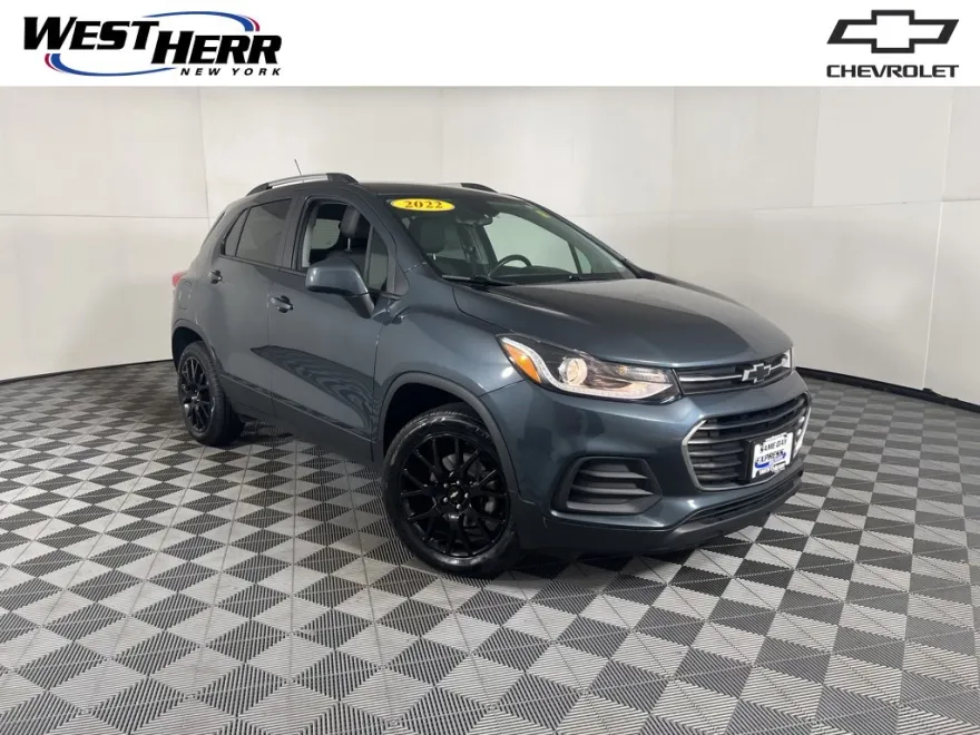2022 Chevrolet Trax LT photo 1