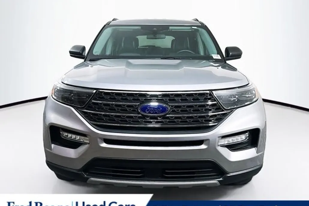 2023 Ford Explorer XLT photo 1