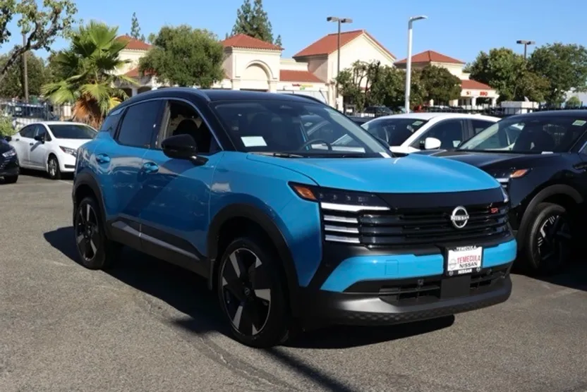 2025 Nissan Kicks SR photo 1