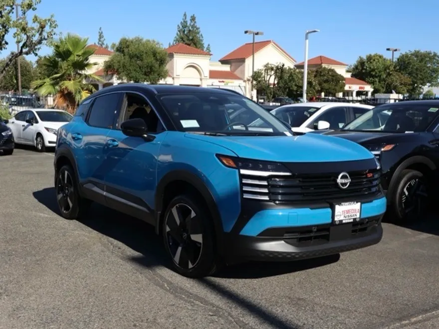 2025 Nissan Kicks SR photo 1