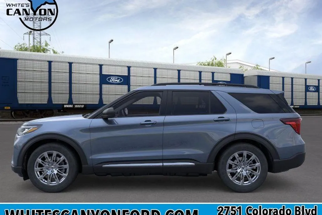 2025 Ford Explorer photo 1