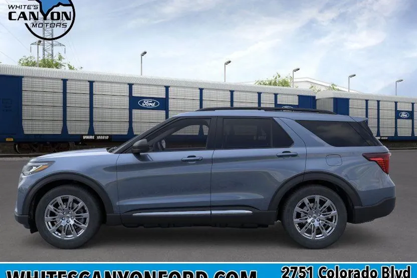 2025 Ford Explorer photo 1