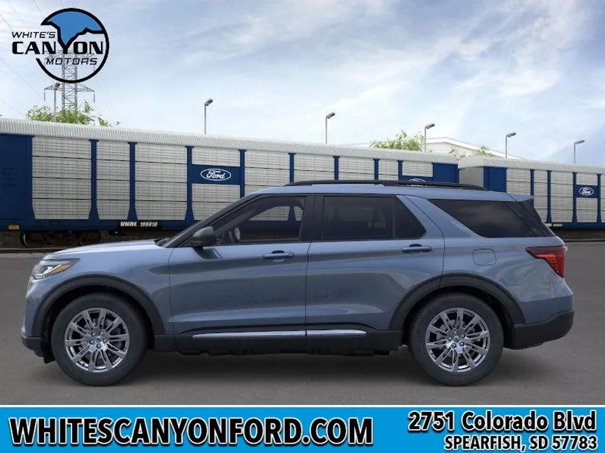 2025 Ford Explorer photo 1